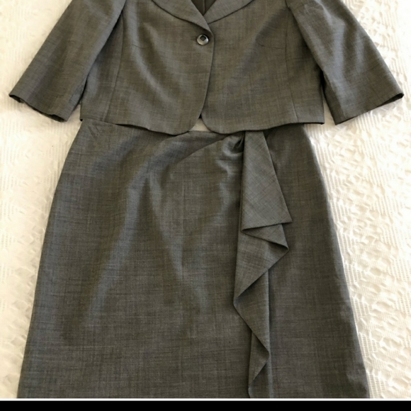 Tahari Dresses & Skirts - Tahari  skirt suit